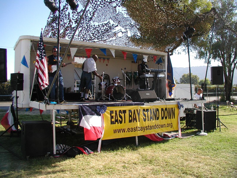 ENTERTAINMENT PROVIDED FOR HOMELESS DURING MEALS AT EBSD.JPG