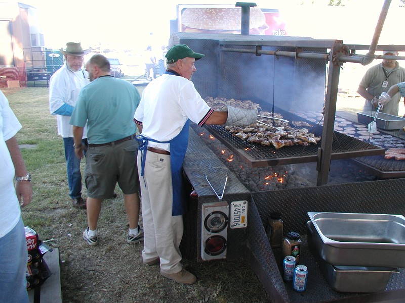 ROTARY'S RETIRED JUDGE HYDE COOKING AT EBSD.JPG