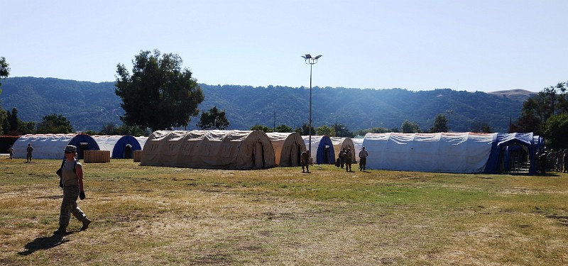 IRT-TENTS GOING UP AT EBSD-2016.jpg - 